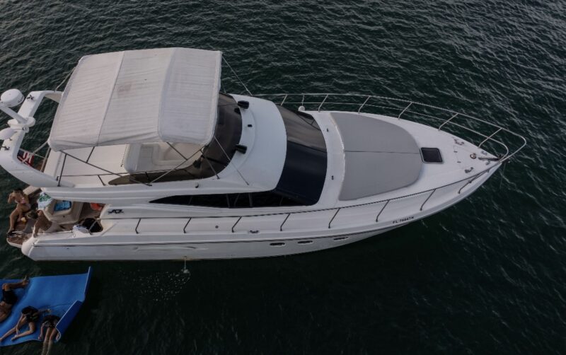 50ft Azimut available in Miami with 1 Jet Ski included for one hrs. - Image 19